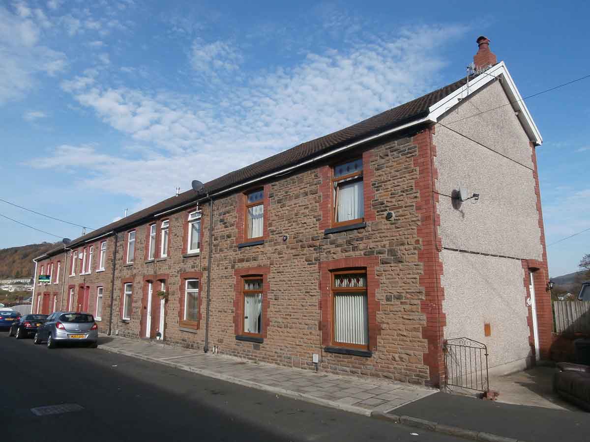 Repossessed houses for sale in Pontypridd, Wales. Photo © John Lord (cc-by-sa/2.0)