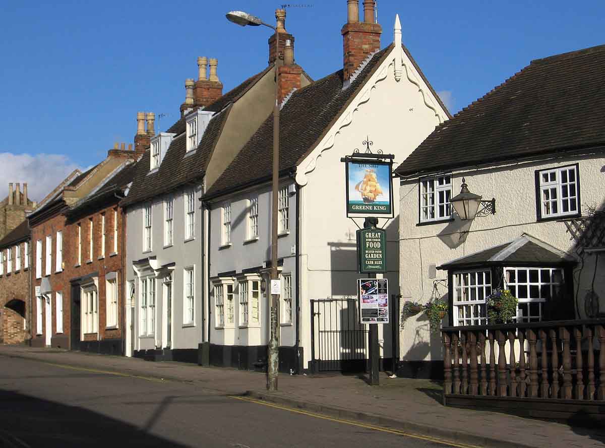 Repossessed houses for sale in Bedford, Bedfordshire. Photo © Dave Bevis (cc-by-sa/2.0)