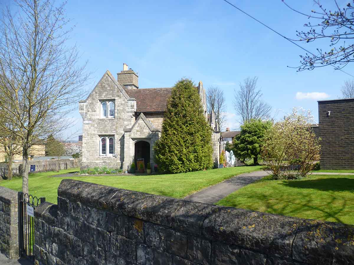 Repossessed houses for sale in Maidstone, Kent. Photo © Marathon (cc-by-sa/2.0)