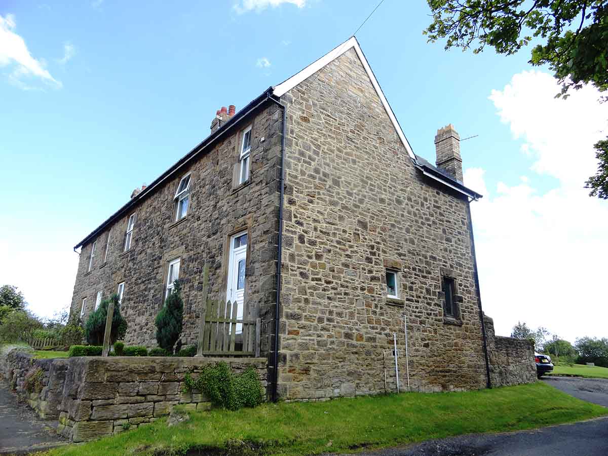 Repossessed houses for sale in Gateshead, Tyne and Wear. Photo © Robert Graham (cc-by-sa/2.0)