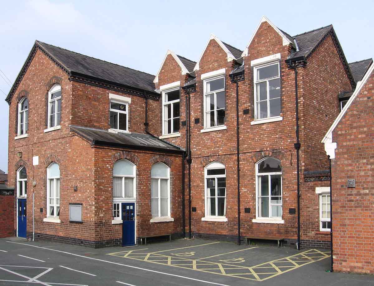 Repossessed houses for sale in Crewe, Cheshire. Photo © Dave Bevis (cc-by-sa/2.0)