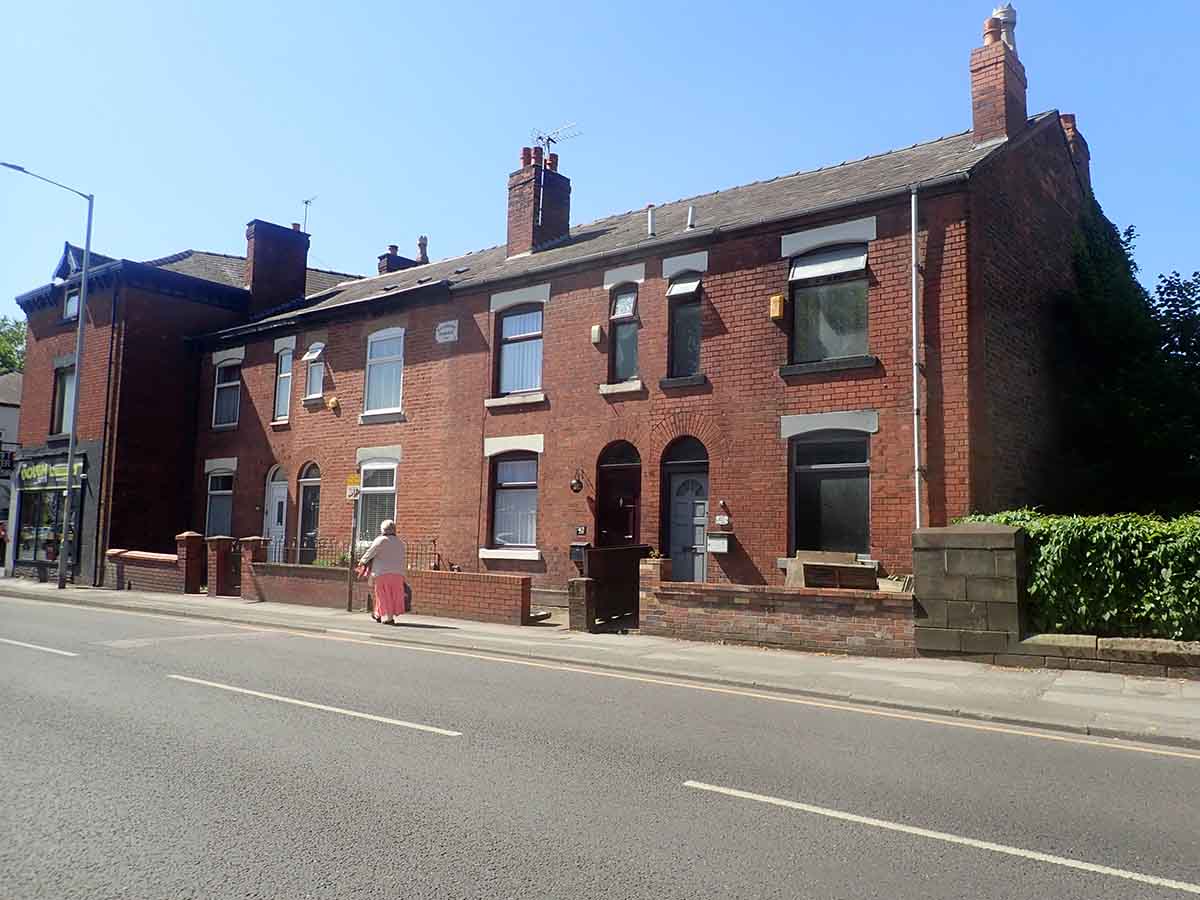 Repossessed houses for sale in Stockport, Greater Manchester. Photo © Eirian Evans (cc-by-sa/2.0)