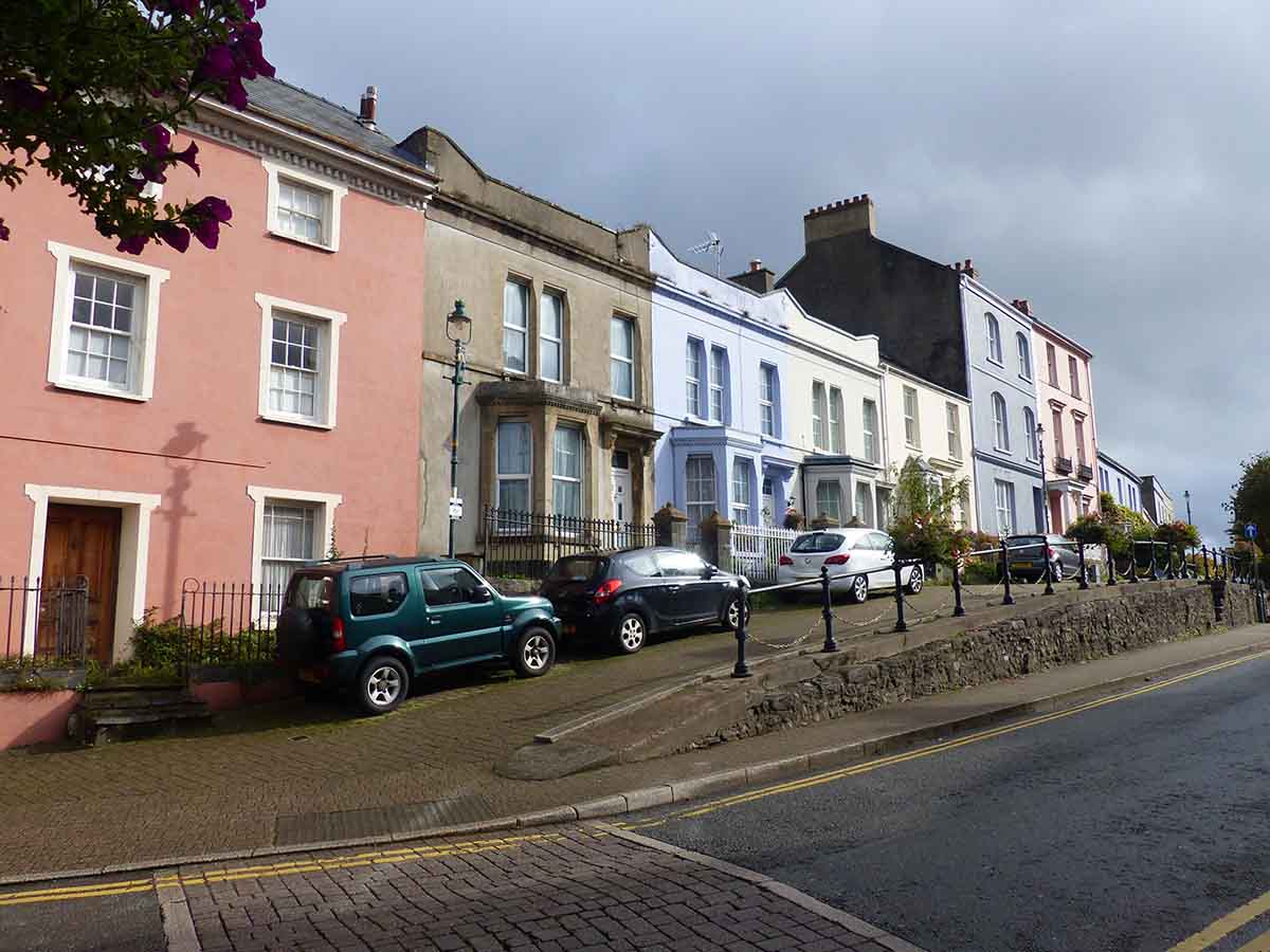 Repossessed houses for sale in Pembroke, Pembrokeshire. Photo © Ruth Sharville (cc-by-sa/2.0)