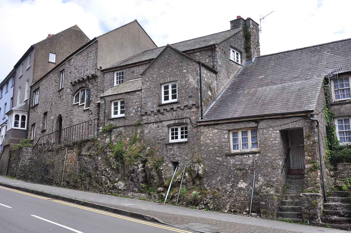 photo of an old character period property for sale in Pembroke, Pembrokeshire, Wales.