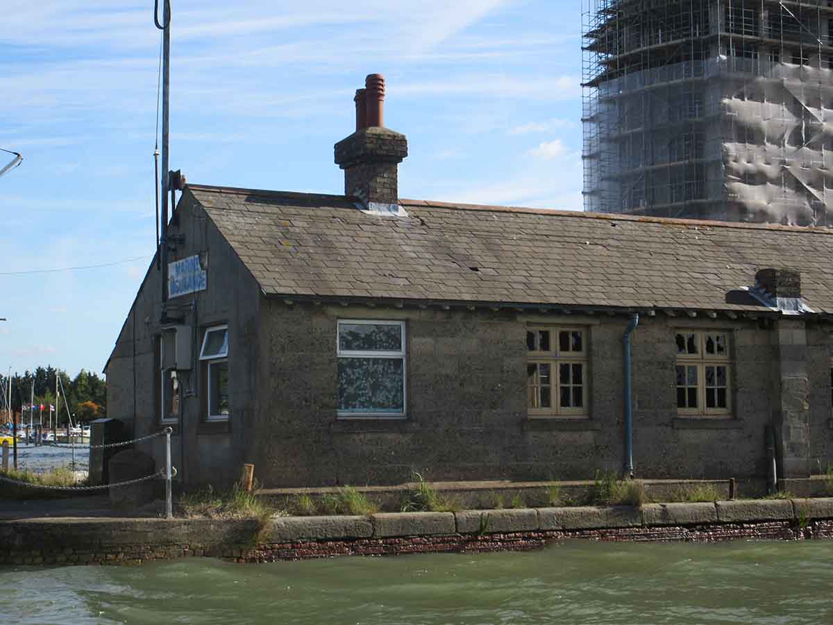 photo of a derelict abandoned property in Gillingham, Kent.