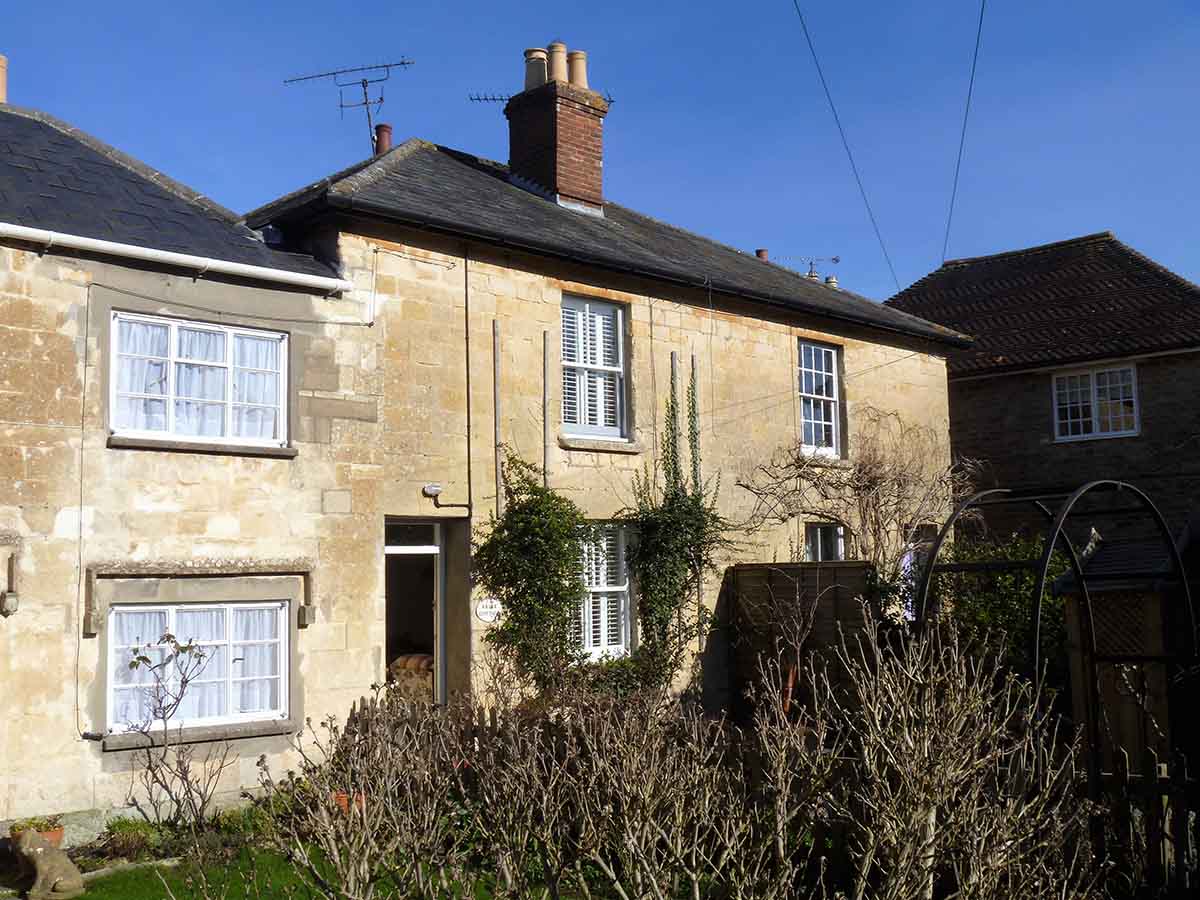 Photo showing bank repossessed houses for sale in Gillingham, Kent.