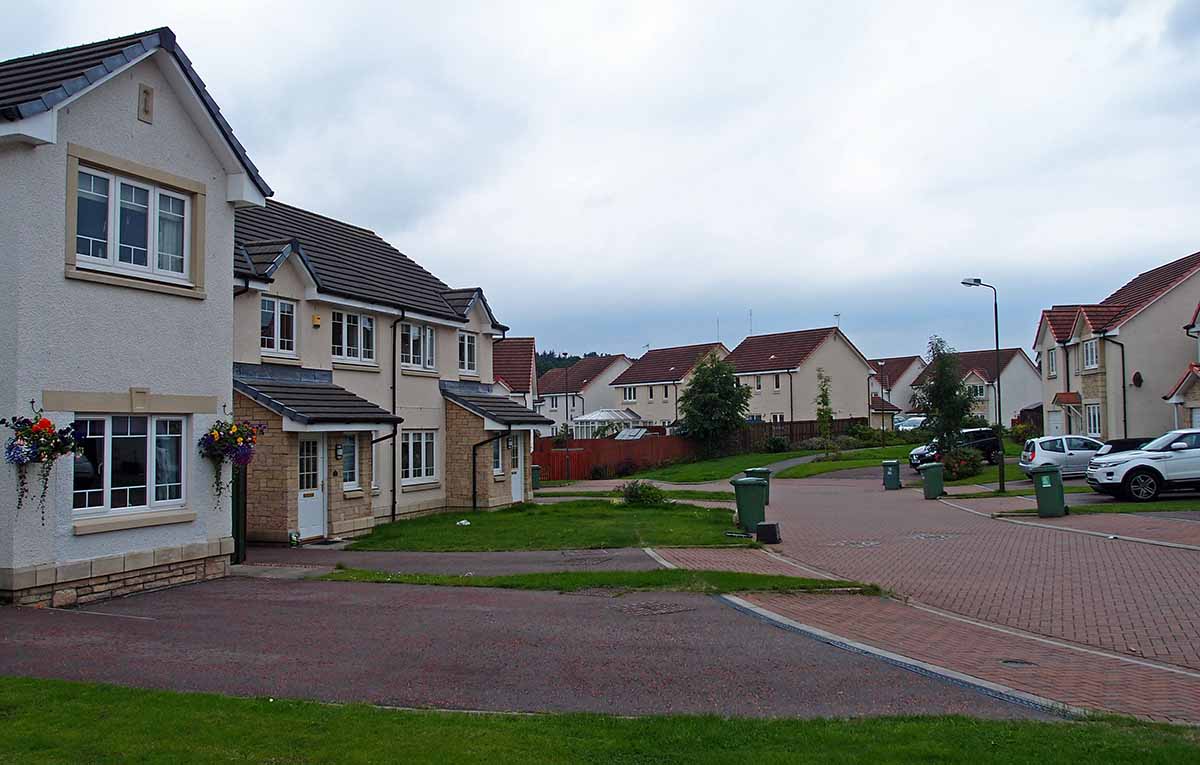 Repossessed houses for sale in Falkirk, Stirlingshire. Photo © wfmillar (cc-by-sa/2.0)