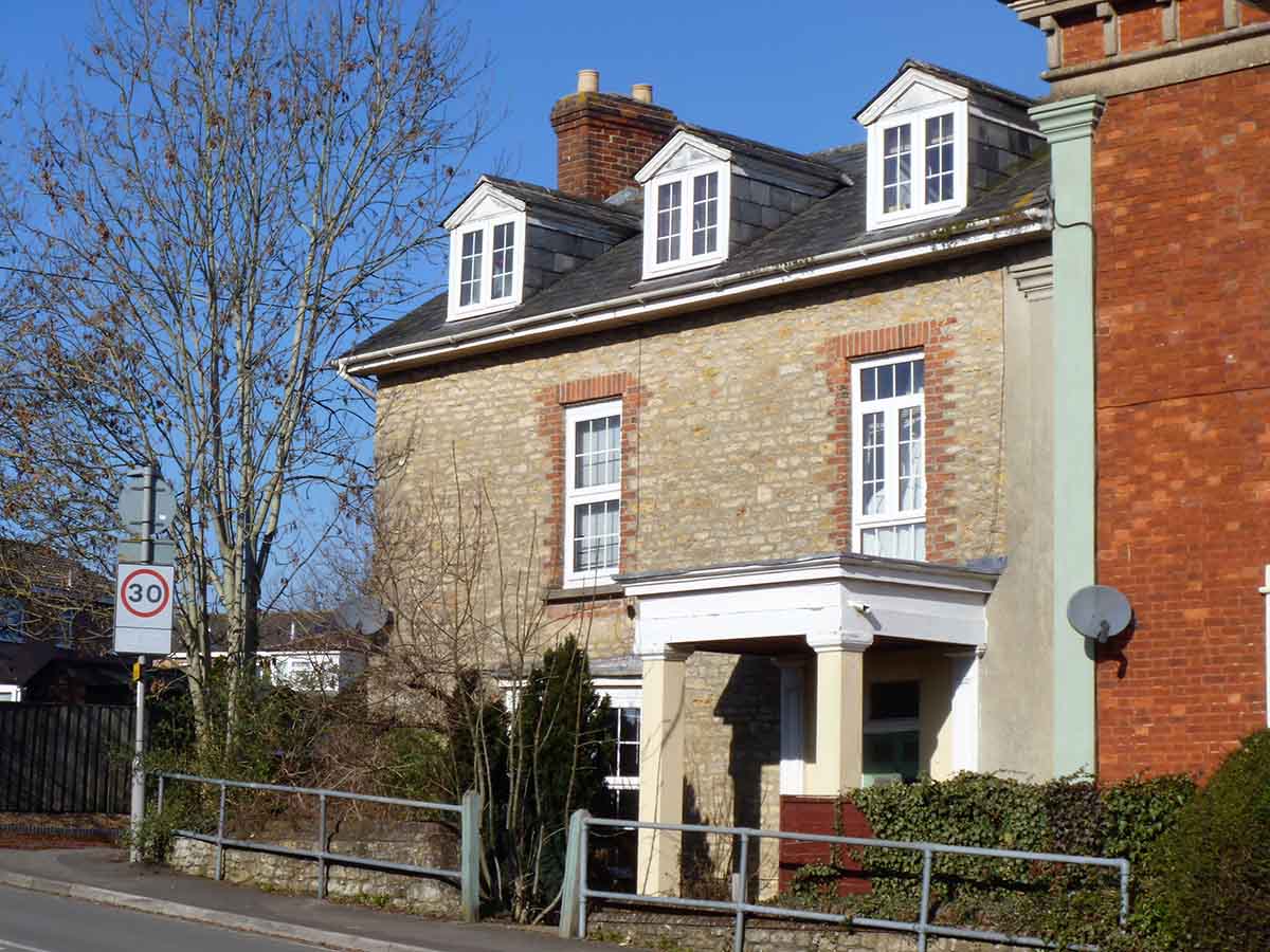 Repossessed houses for sale in Gillingham, Kent. Photo © Michael Dibb (cc-by-sa/2.0)