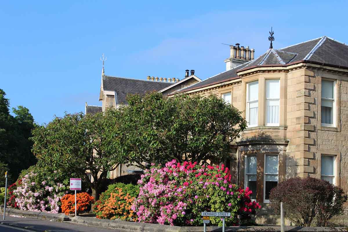 Repossessed houses for sale in Kilmarnock, East Ayrshire, Scotland. Photo © Leslie Barrie (cc-by-sa/2.0)