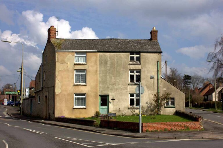 Repossessed houses for sale in Bicester, Oxfordshire. Photo © Robert Eva (cc-by-sa/2.0)