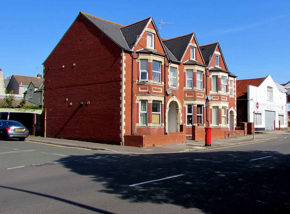 Bank repossessed houses for sale in Barry, Vale of Glamorgan, Wales. Photo © Jaggery (cc-by-sa/2.0)