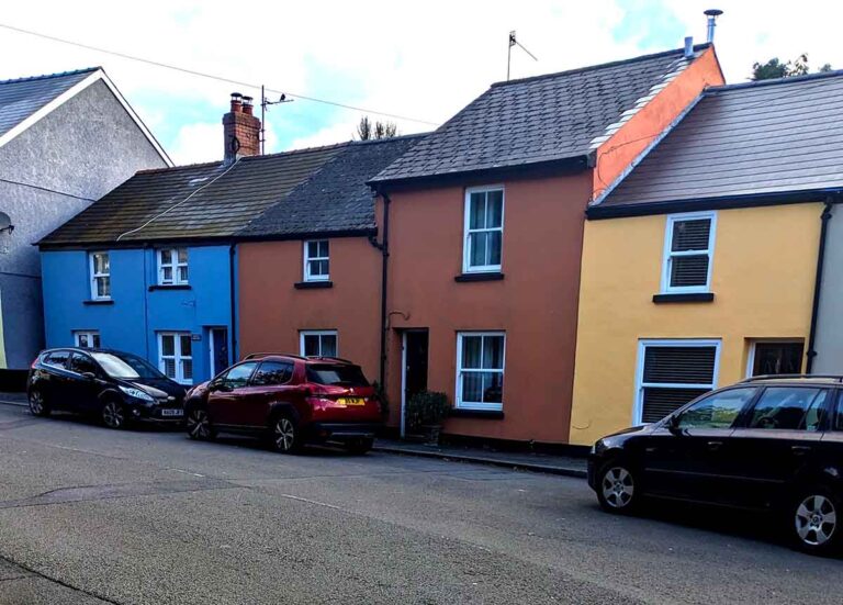 Repossessed houses for sale in Blaenavon, Wales. Photo © Jaggery (cc-by-sa/2.0)