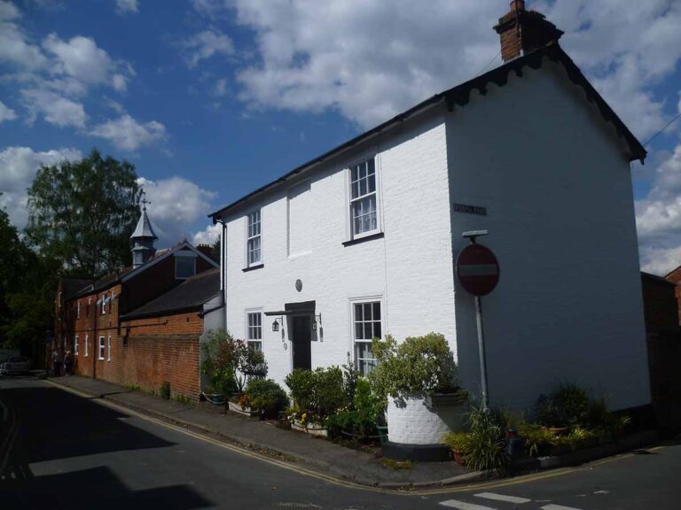 Repossessed houses for sale in Epsom, Surrey. Photo © Marathon (cc-by-sa/2.0)