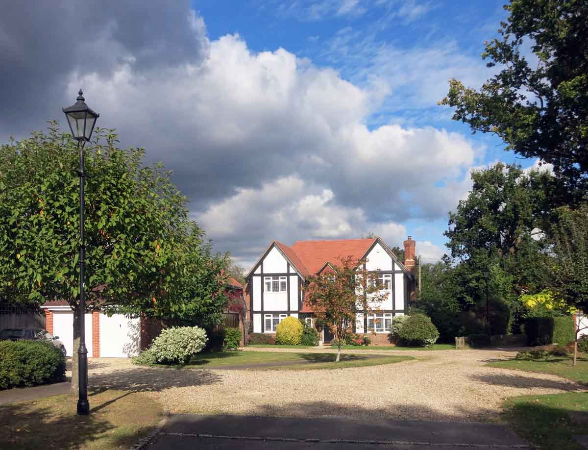 Repossessed houses for sale in Wokingham, Berkshire. Photo © Des Blenkinsopp (cc-by-sa/2.0)