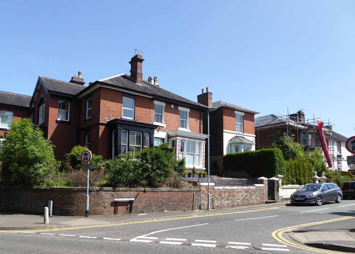 Repossessed houses for sale in Basford, Nottingham. Photo © Jonathan Hutchins (cc-by-sa/2.0)