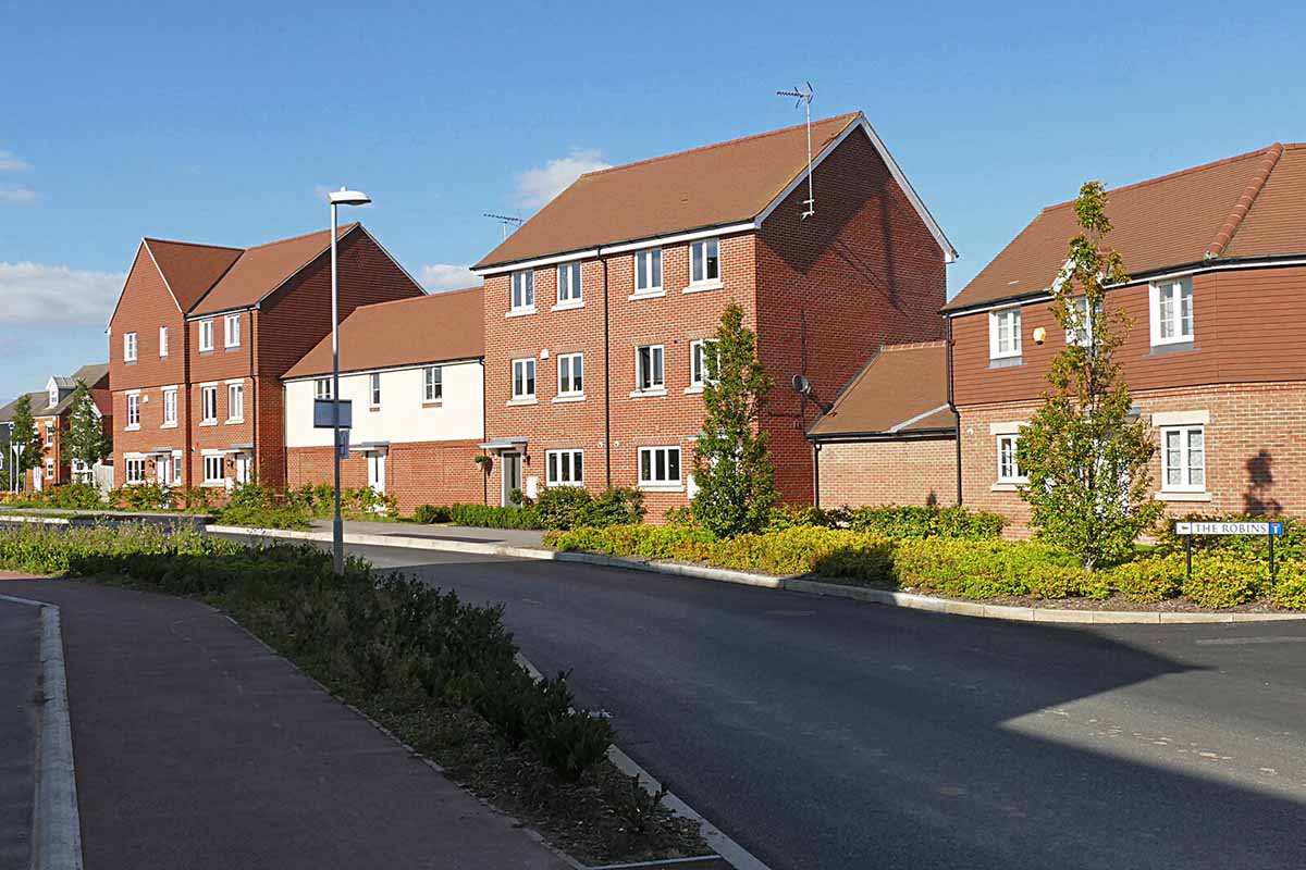 Bank repossessed houses for sale in Bracknell, Berkshire. Photo © Alan Hunt (cc-by-sa/2.0)