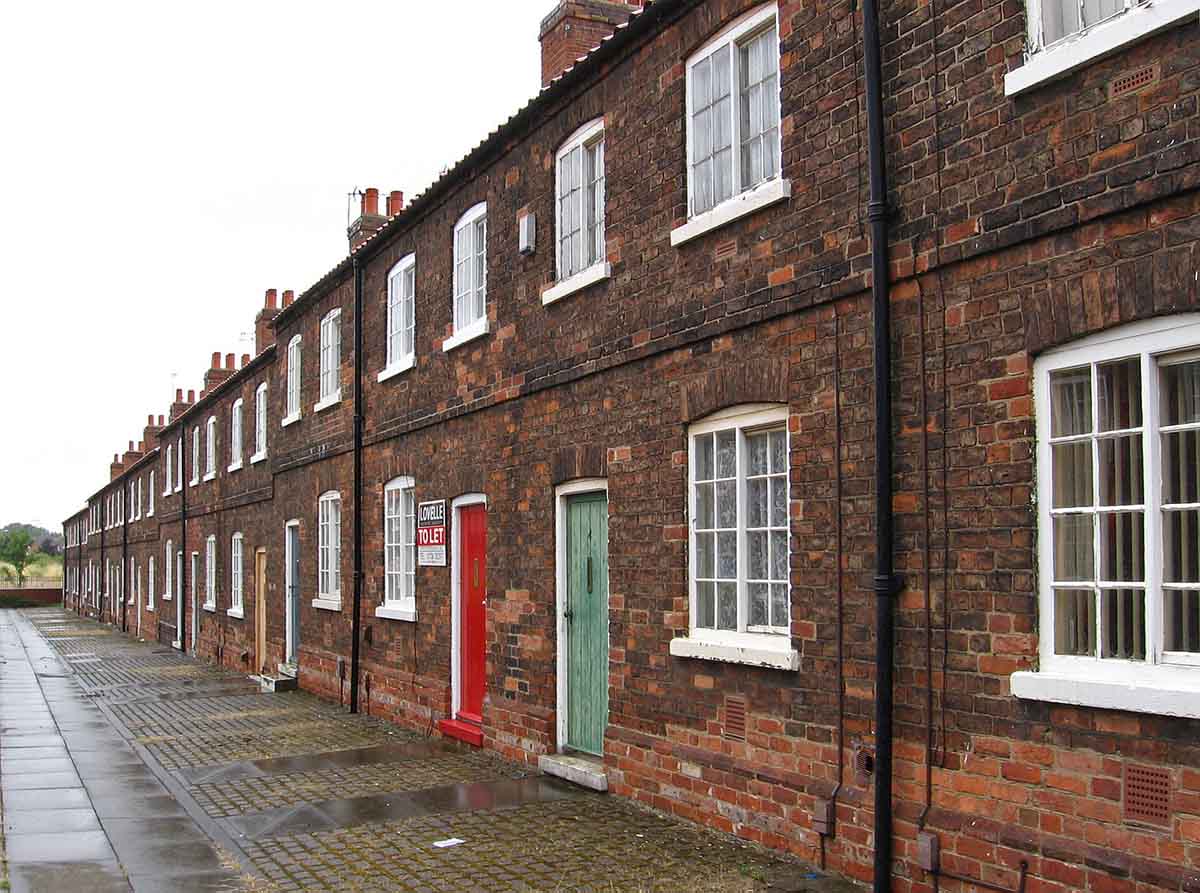 Repossessed houses for sale in Scunthorpe, Lincolnshire. Photo © Dave Bevis (cc-by-sa/2.0)